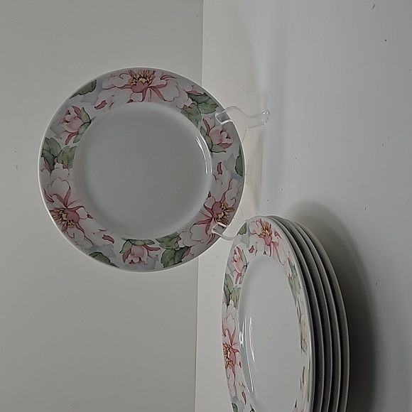 Johnson Brothers Katherine 7 3/4 in. Bread / Dessert Plate - Picture 1 of 4